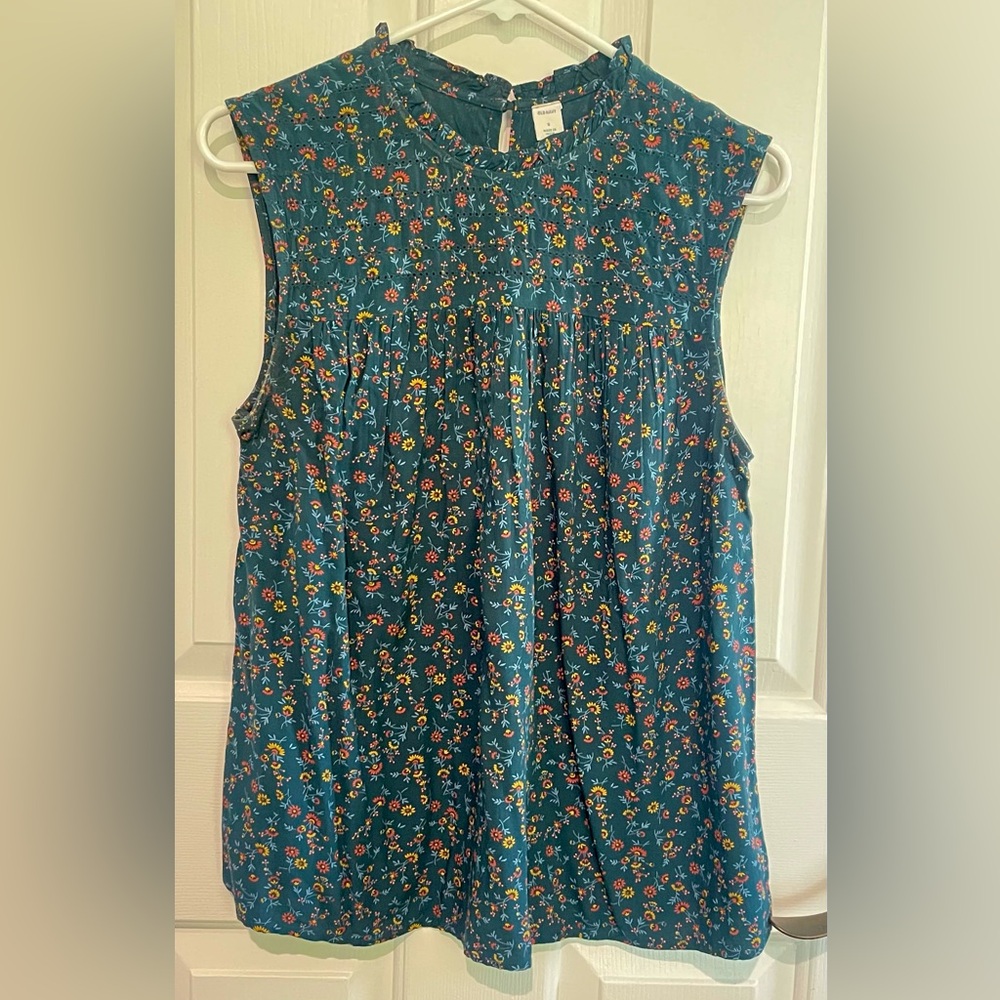 Old Navy Blue Sleeveless Blouse with floral design